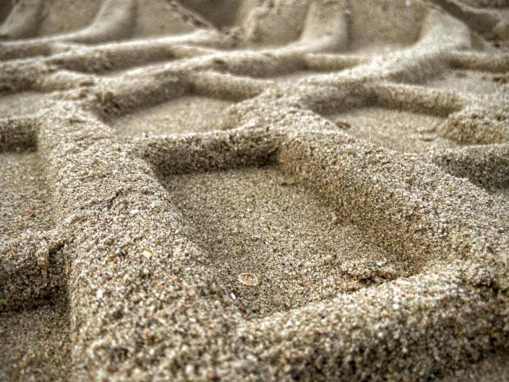 iPhone Foto Makro Aufnahme Reifenspur im Sand in Hoek van Holland